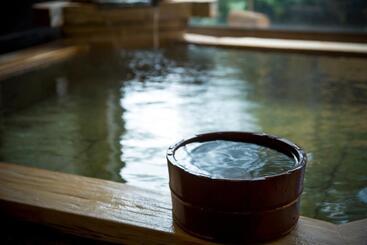 هتل Charoku Bekkan