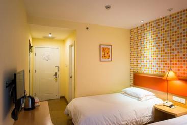 هتل Home Inn Yanji Changbaishan Road
