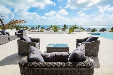 בית מלון כפרי Konokono Beach Resort And Isaraya Luxury Overwater Villas