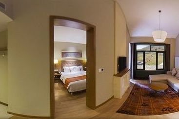 هتل Holiday Inn Changbaishan Suites, An Ihg