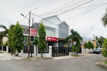 פנסיון Reddoorz Syariah At Jalan Andalas Padang