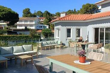 تختخواب و صبحانه Luna House & Cowork