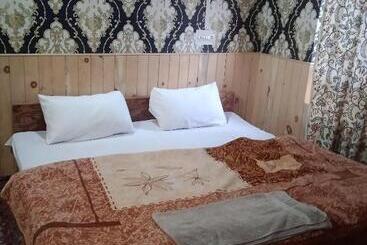 호텔 Rainbow Palace Pahalgam