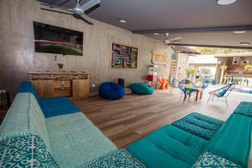 هتل Casa Avelina Boutique Hostel