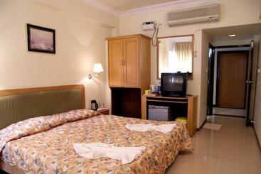 هتل The Menino Regency