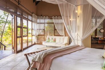 نزل Jamila Game Lodge