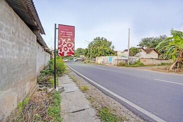 בית מלון כפרי Oyo Home 91142 Desa Wisata Alam Gosari