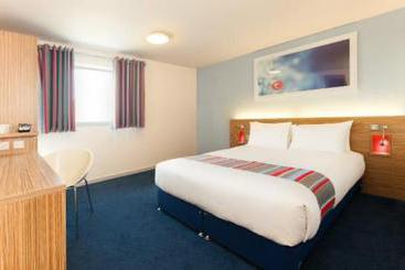 هتل Travelodge Tamworth Central