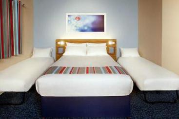 هتل Travelodge Tamworth Central