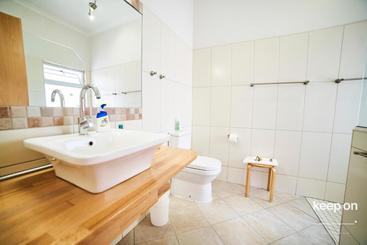 هتل Meikes Guesthouse
