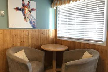 Piccadilly Motel