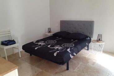 צימר Maison A Bizanet Avec Piscine