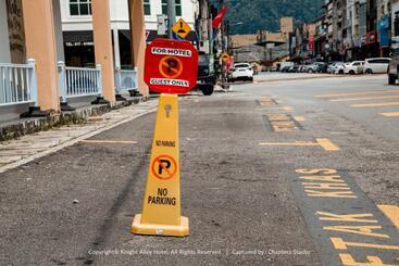 تختخواب و صبحانه Knight Alley