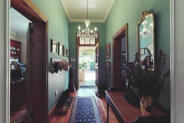 پانسیون Acorn Guest House