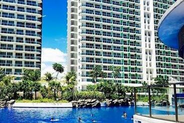 Aparthotel Azure C1 With Balcony Wifi Multiple Units Near Airport