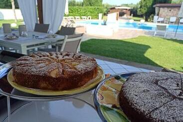 تختخواب و صبحانه Il Giardino Dei Pini