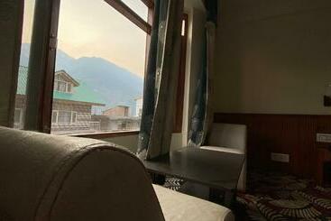 هتل Meadows View, Near Mall Road Manali