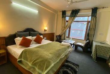 هتل Meadows View, Near Mall Road Manali