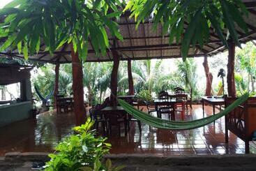 پانسیون Hostal La Gloria