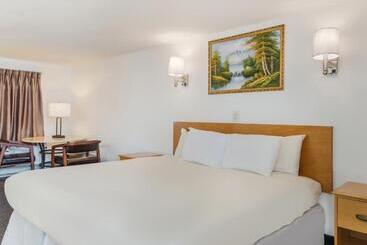 هتل America S Best Value Inn & Suites/hyannis