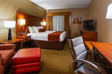 هتل Best Western Plus Finger Lakes Inn & Suites