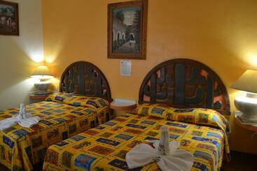 هتل Cactus Inn