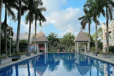 هتل Ramada By Wyndham Wanning Resort