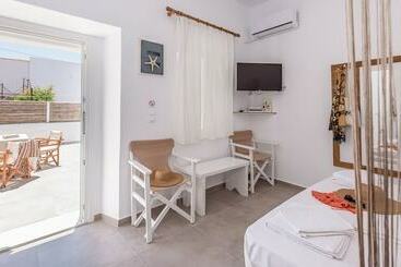 Plakes Sea View Suites