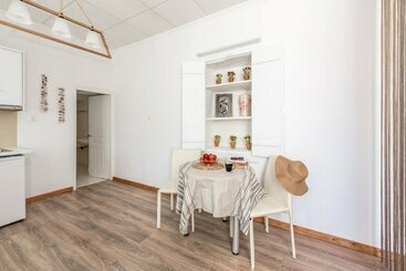 Plakes Sea View Suites