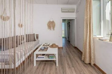 Plakes Sea View Suites