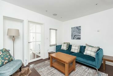 اقامتگاه Sunny Terrace By Kasar Stays