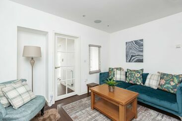 اقامتگاه Sunny Terrace By Kasar Stays