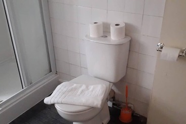 اقامتگاه Homely 4 Bed House In Manchester