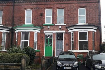 اقامتگاه Grand 4 Bed Quasi Semi House In Manchester
