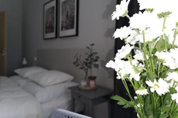 Glam House Apartments