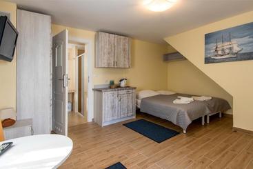 هتل Villa Nautilus