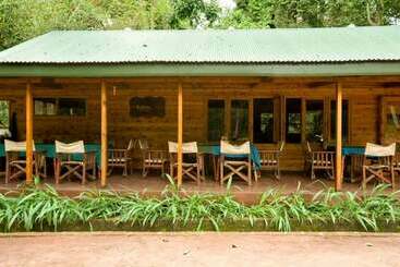 هتل Budongo Eco Lodge