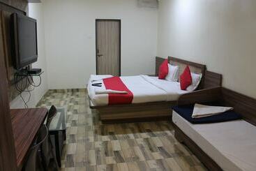 هتل Mukesh Residency