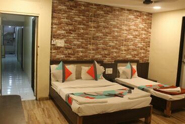 هتل Mukesh Residency