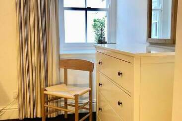 Gorgeous Coastal Cottage For 6 In Charlestown