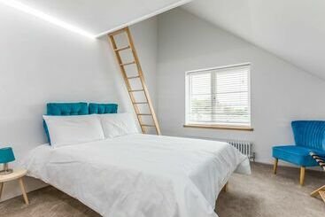 West Sussex Home By The Sea  Great For Goodwood