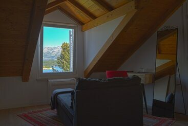 تختخواب و صبحانه Vrnik Arts Club