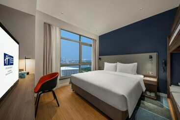 هتل Holiday Inn Express Beihai Silver Beach, An Ihg