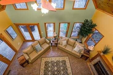 North Ridge Place Brand New Log Cabin With Hot Tub Great Location