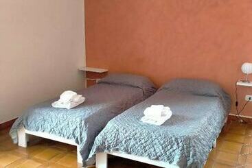 اقامتگاه Impeccable 3bed House In Vibo Valentia