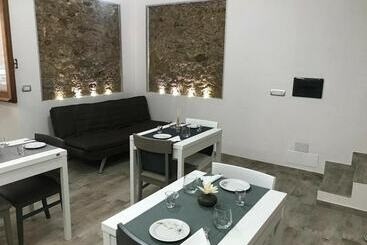 اقامتگاه Impeccable 3bed House In Vibo Valentia
