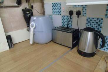 اقامتگاه Lovely 2 Bed House In Bolton Greater Manchester