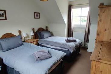 Ben Lomond Cottage   Loch Lomond And Arrochar Alps