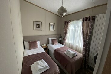 Rivendale 8 & Hot Tub 2 Bed