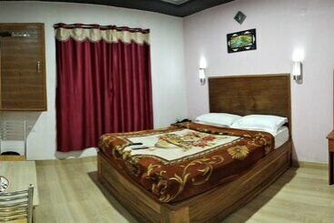 پانسیون Green Park Grand Inn